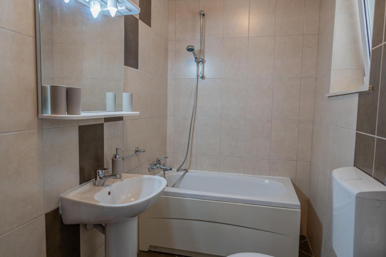 Guesthouse Kamarin Помена Екстериор снимка