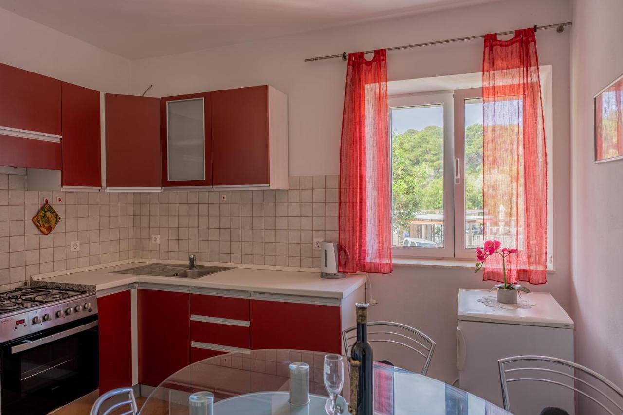 Guesthouse Kamarin Помена Екстериор снимка