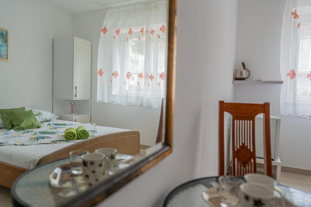 Guesthouse Kamarin Помена Екстериор снимка