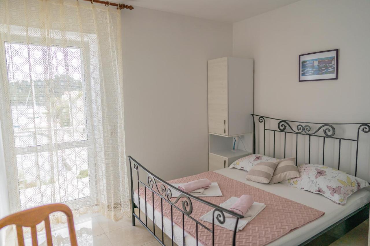 Guesthouse Kamarin Помена Екстериор снимка
