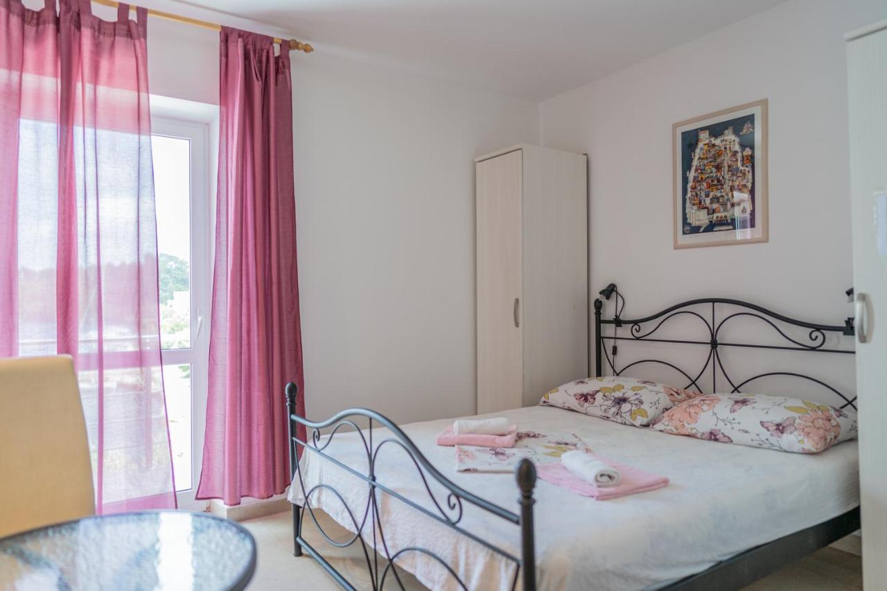 Guesthouse Kamarin Помена Екстериор снимка