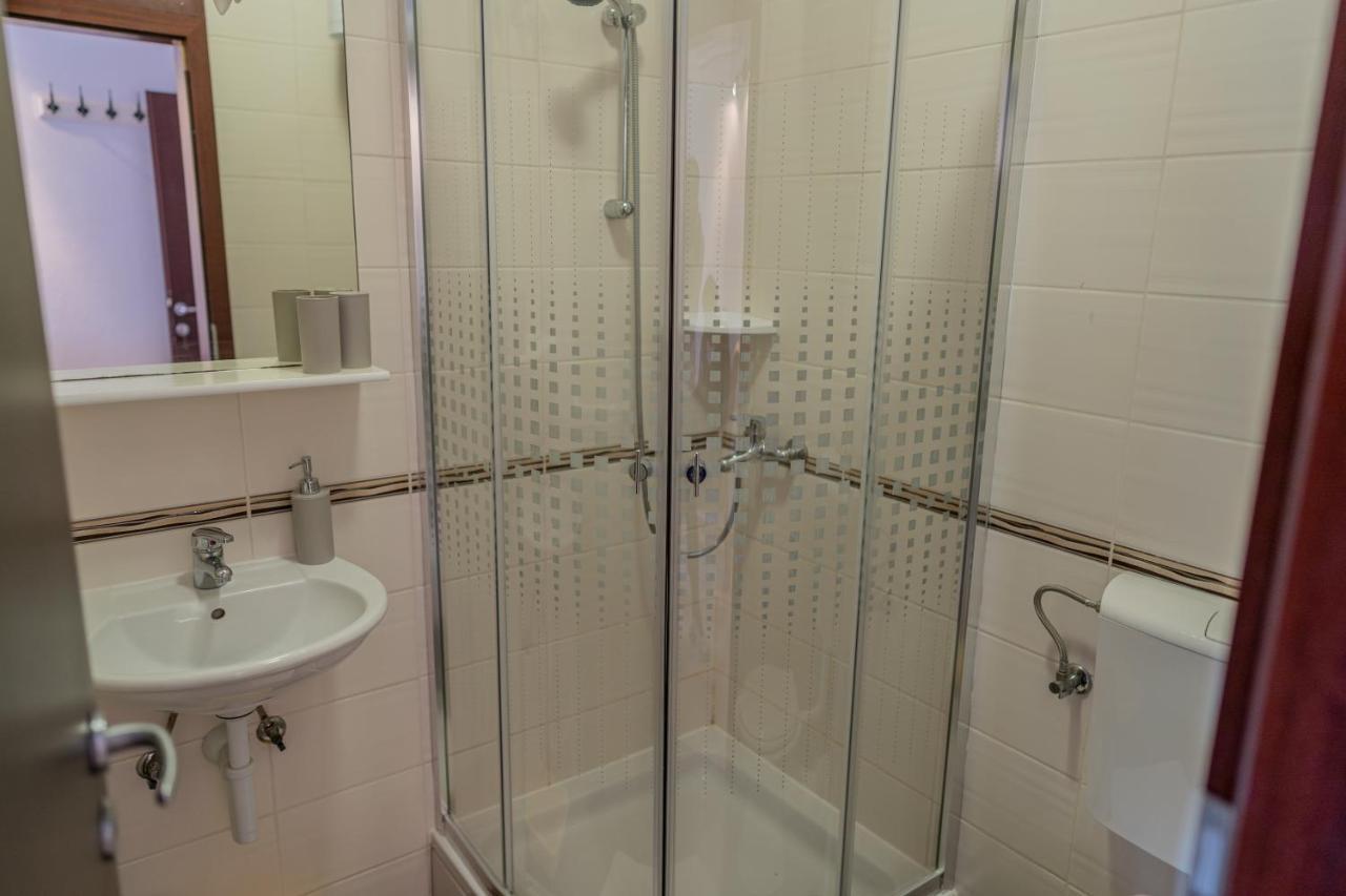 Guesthouse Kamarin Помена Екстериор снимка
