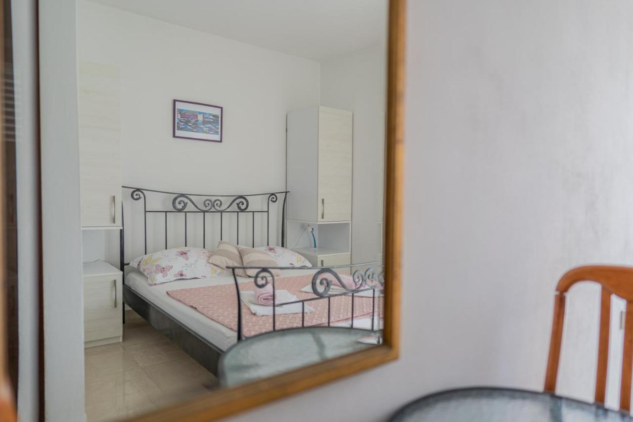 Guesthouse Kamarin Помена Екстериор снимка