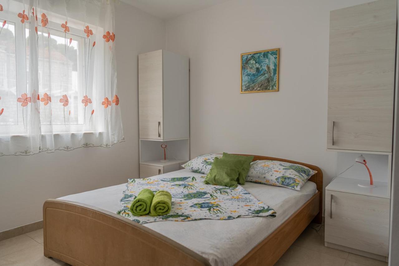Guesthouse Kamarin Помена Екстериор снимка